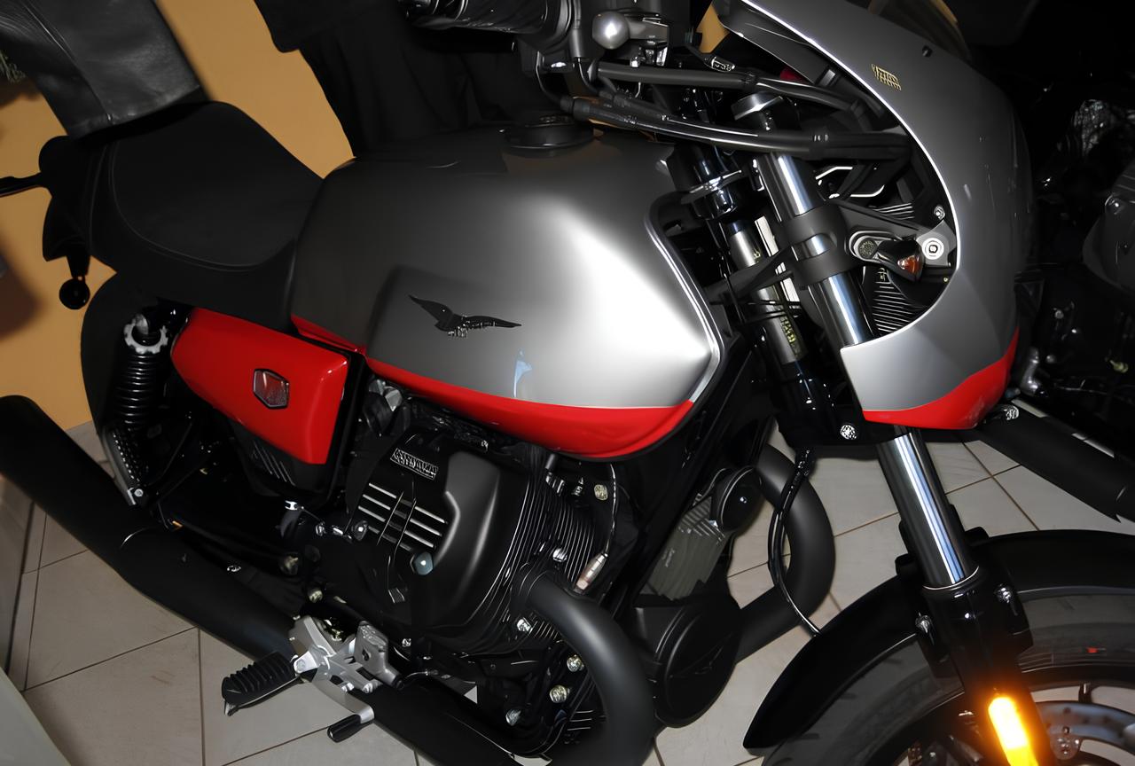 F&T Fahrzeug-Technik GmbH - Ihr Motorradhändler und Motorradwerkstatt in Freital, Dresden, Sachsen und deutschlandweit - V7 Stone IV Corsa - Bild